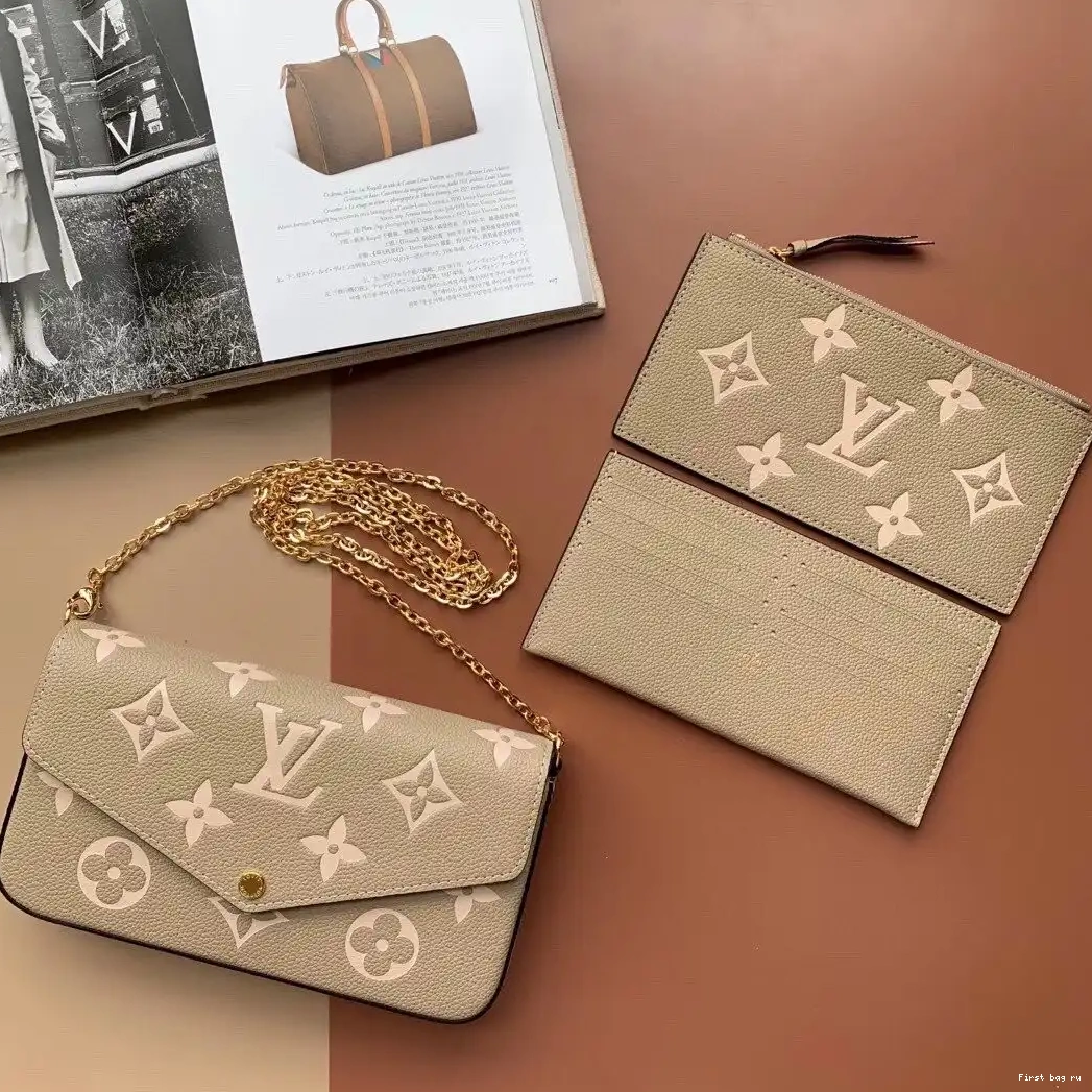 First bag ru POCHETTE LOUIS FÉLICIE VUITTON 0430
